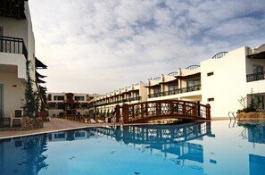 Outdoor pool, sun loungers