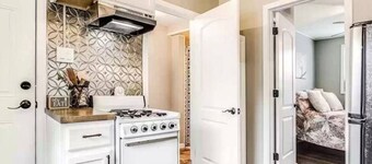 The Love Shack! Hot Tub, Great Couples Get Away!