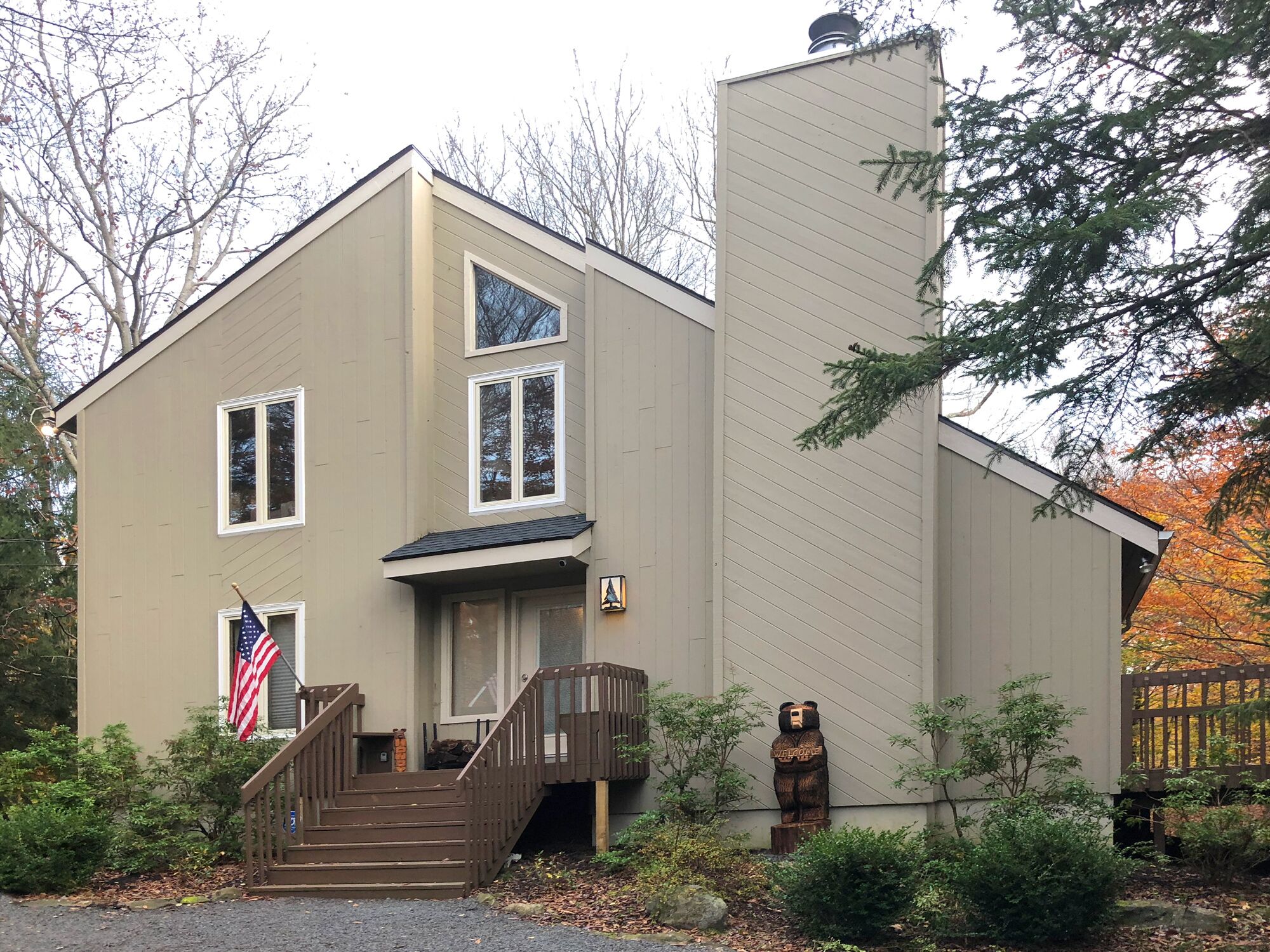 Mammoth Rock Lodge nestled in beautiful Pocono Pines,  by Lake Naomi. 