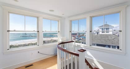 Experience Paradise! Stunning Beachfront Home, Your Ultimate Coastal Retreat!