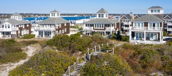 Experience Paradise! Stunning Beachfront Home, Your Ultimate Coastal Retreat!