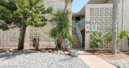 MERMAIDâS COVE**Cozy condo two blocks from the beach