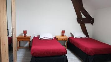 5 bedrooms, free WiFi, bed sheets