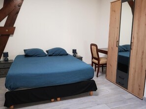 5 bedrooms, free WiFi, bed sheets