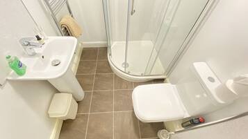 Apartment | Bathroom | Shower, towels