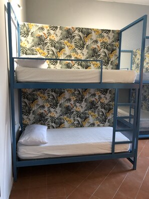 Free WiFi, bed sheets