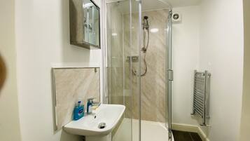 Apartment | Bathroom | Shower, towels