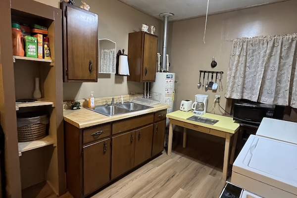 KĂŒhlschrank, Mikrowelle, Ofen, Herdplatte