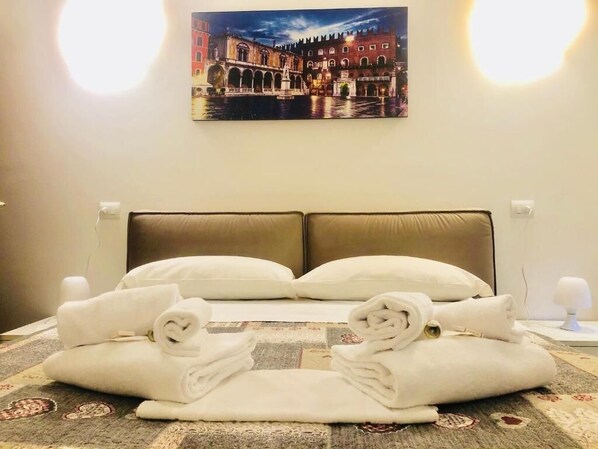 Family Room (Private External Bathroom) | 1 bedroom, free WiFi - Bra Luxury Rooms & Apartment (Verona)