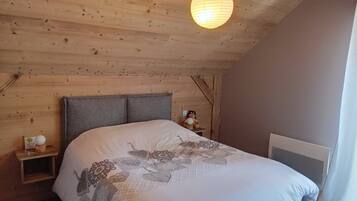 1 bedroom, iron/ironing board, WiFi (free)