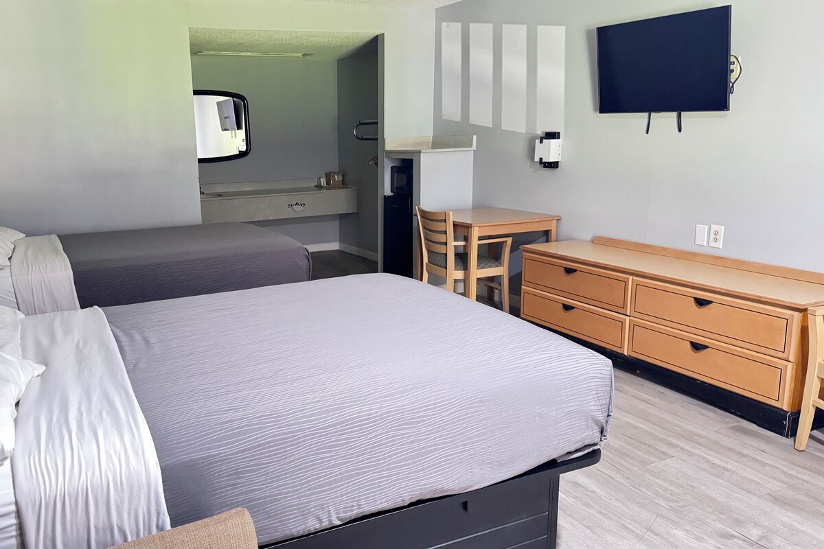 WiFi (free), bed sheets