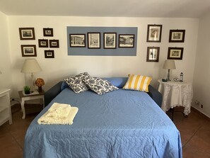 2 habitaciones, tabla de planchar con plancha y ropa de cama 