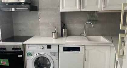 NICE APARTMENT RECENTLY RENOVATED