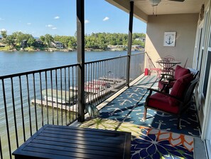 Property grounds - Stunning New Lake Hamilton Condo Lake front on 7 South 🐟 🛶🎣  (Hot springs)