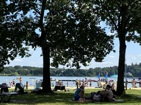 Property grounds - Cottage at the foot of Lac au Duc and its golf course (Ploërmel)