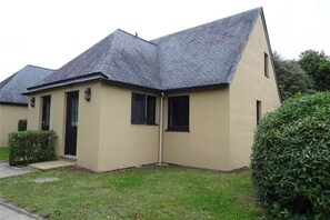 Exterior - Cottage at the foot of Lac au Duc and its golf course (Ploërmel)