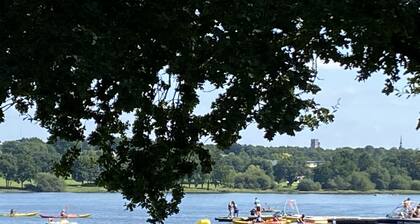 Cottage at the foot of Lac au Duc and its golf course