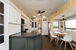 Fridge, microwave, oven, stovetop - Large Glamper w/ Hot Tub and full bathroom-sleep 6 (Capon Bridge)