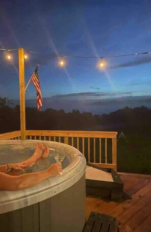 Terrace/patio - Large Glamper w/ Hot Tub and full bathroom-sleep 6 (Capon Bridge)