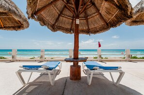 Property grounds - HotelZone L17 Beach Access (Cancún)