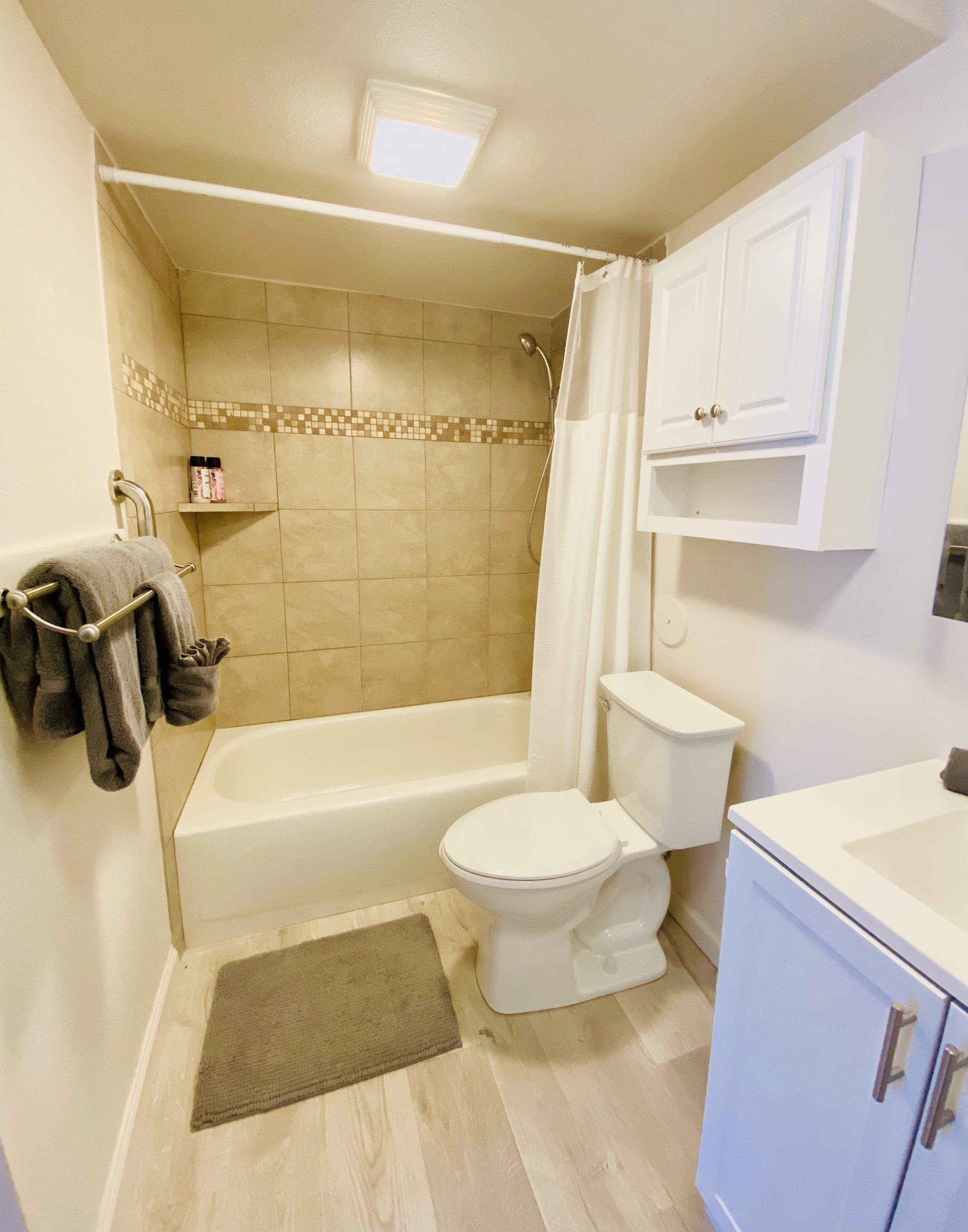 Combined shower/tub, hair dryer, towels, soap