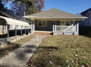 Exterior - Craftsman Style home, located a mile walk from Uptown Charlotte (Charlotte)