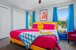 3 bedrooms, desk, iron/ironing board, travel crib