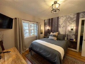 5 bedrooms, desk, iron/ironing board, WiFi