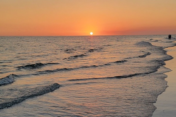 Tæt på stranden, liggestole, badehåndklæder