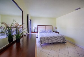 2 bedrooms, desk, free WiFi, bed sheets