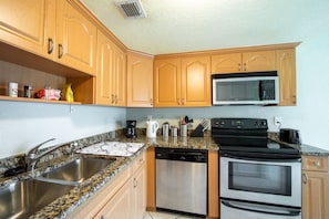 Fridge, microwave, oven, stovetop - Lovely one bedroom condo near Siesta Key Beach (Sarasota)