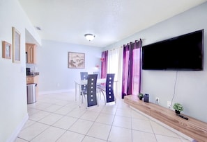 Dining - Lovely one bedroom condo near Siesta Key Beach (Sarasota)