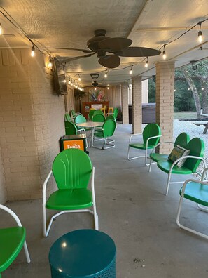 Dining - Secluded Whoop Acre Ranch SLEEPS 25-LOADED with entertainment (Bryan)