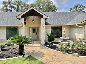 Exterior - Secluded Whoop Acre Ranch SLEEPS 25-LOADED with entertainment (Bryan)