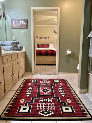 6 bedrooms, iron/ironing board, travel crib, free WiFi - Secluded Whoop Acre Ranch SLEEPS 25-LOADED with entertainment (Bryan)