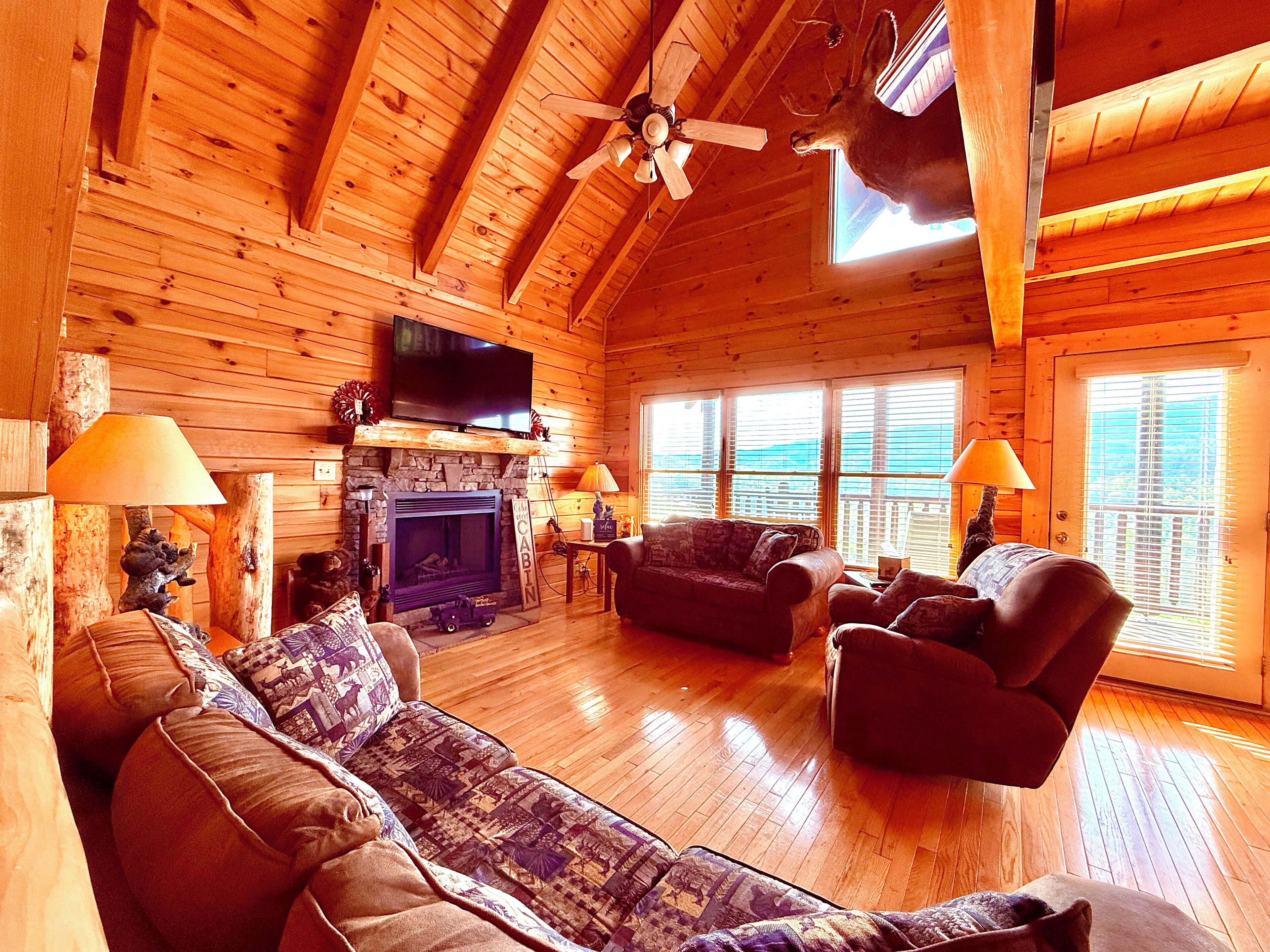 Smart TV, fireplace, ping pong, stereo