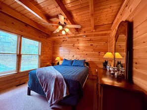 4 bedrooms, free WiFi, bed sheets - VIEWS! Stunning 4BR Cabin w/GameRoom & Pool Access! Located 7 Mins from PF Pkwy! (Pigeon Forge)