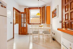 Ferienhaus, Mehrere Betten | Eigene Küche | Kühlschrank, Mikrowelle, Ofen, Herdplatte