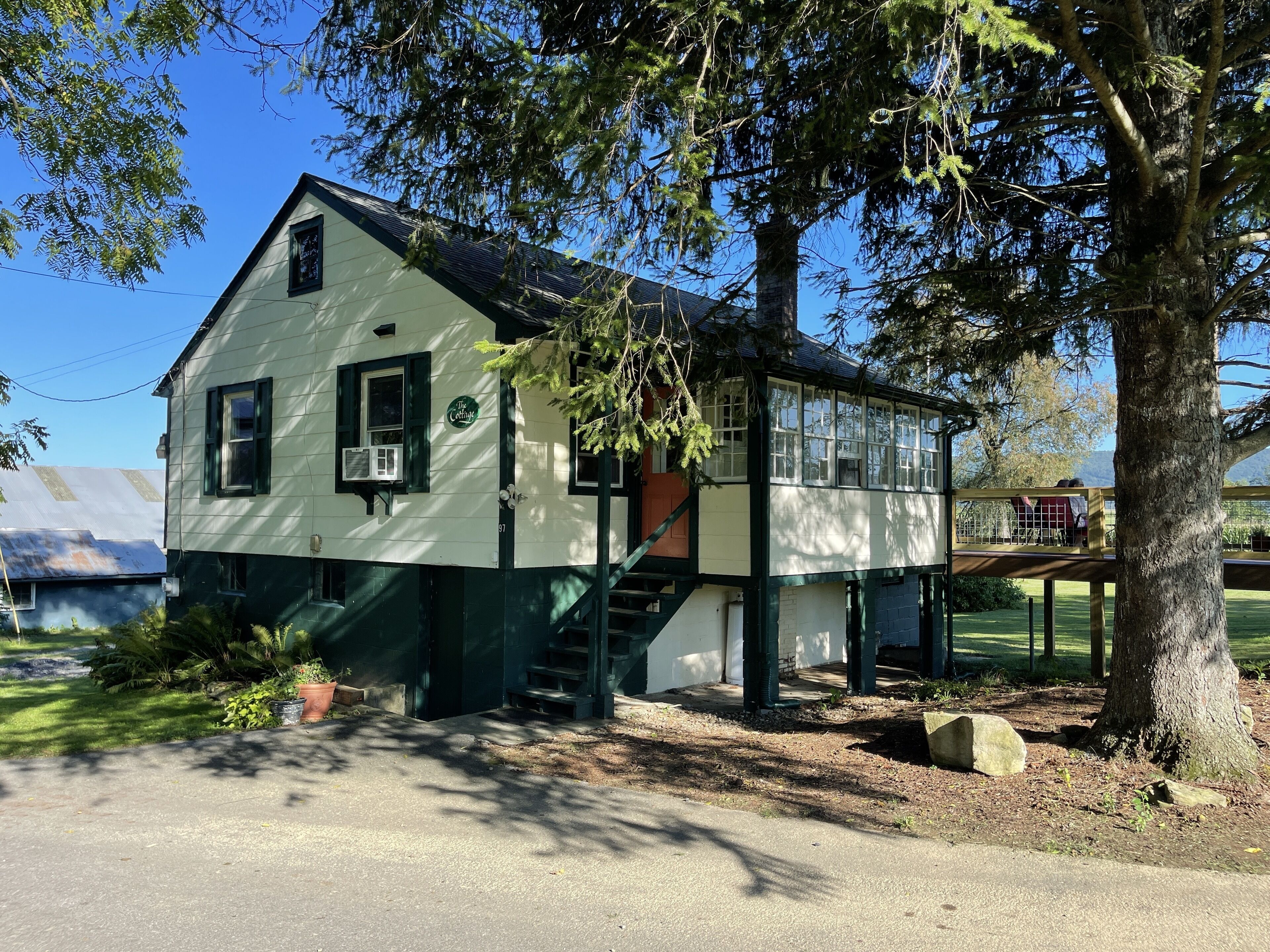 Historic Farm Property, 40 min. from Penn State, Private Pickleball Court