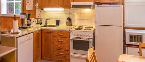 Fridge, microwave, dishwasher, cookware/dishes/utensils