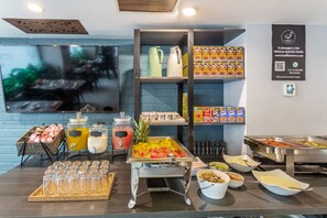 Petit déjeuner buffet servi tous les jours en supplément