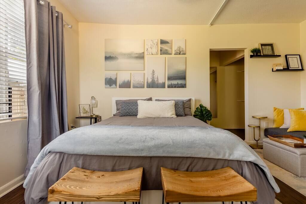 Iron/ironing board, free WiFi, bed sheets