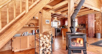 "L'Autentique, four-season log cabin