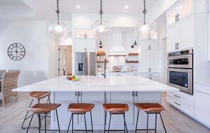 Fridge, microwave, oven, stovetop - Villa Whale ya Later - Upscale Home | New (Cape Coral)