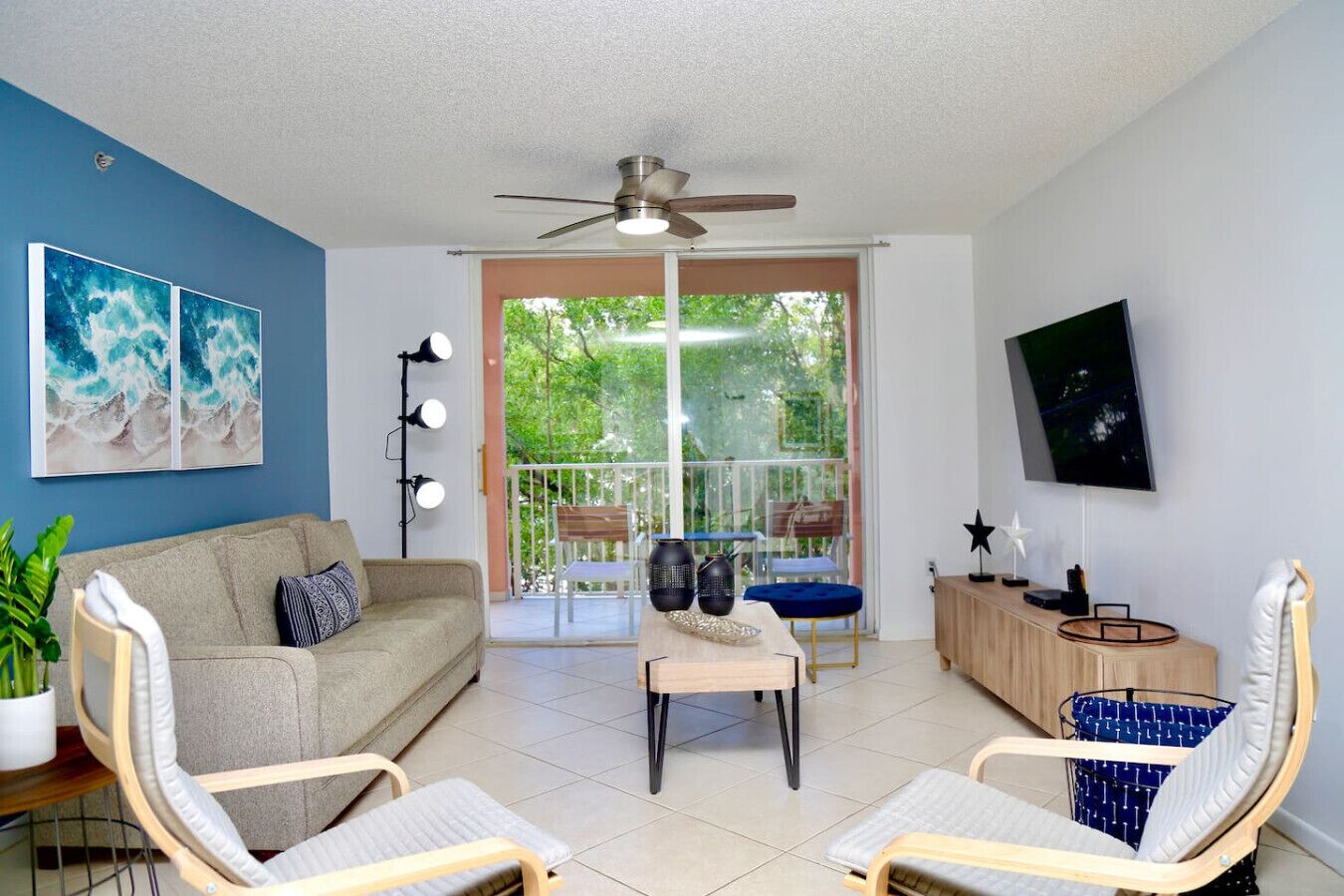 Télévision, chaîne hi-fi