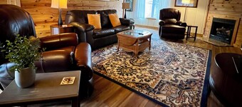 Spacious Cabin with Beautiful Sunsets in the Heart of Hiking and Wine Country