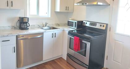 Tranquil 2-Bedroom Retreat on Serene Acreage