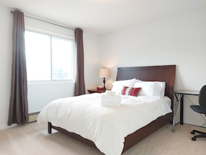 2 habitaciones, escritorio, tabla de planchar con plancha y wifi gratis