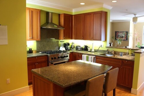 Amazing Large Central Modern Flat - Great for Work + Families
