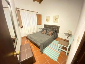 4 habitaciones, tabla de planchar con plancha y wifi gratis 